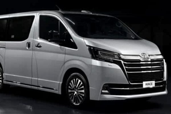 Трансферы из или в аэропорт на Toyota Hiace - Image 2